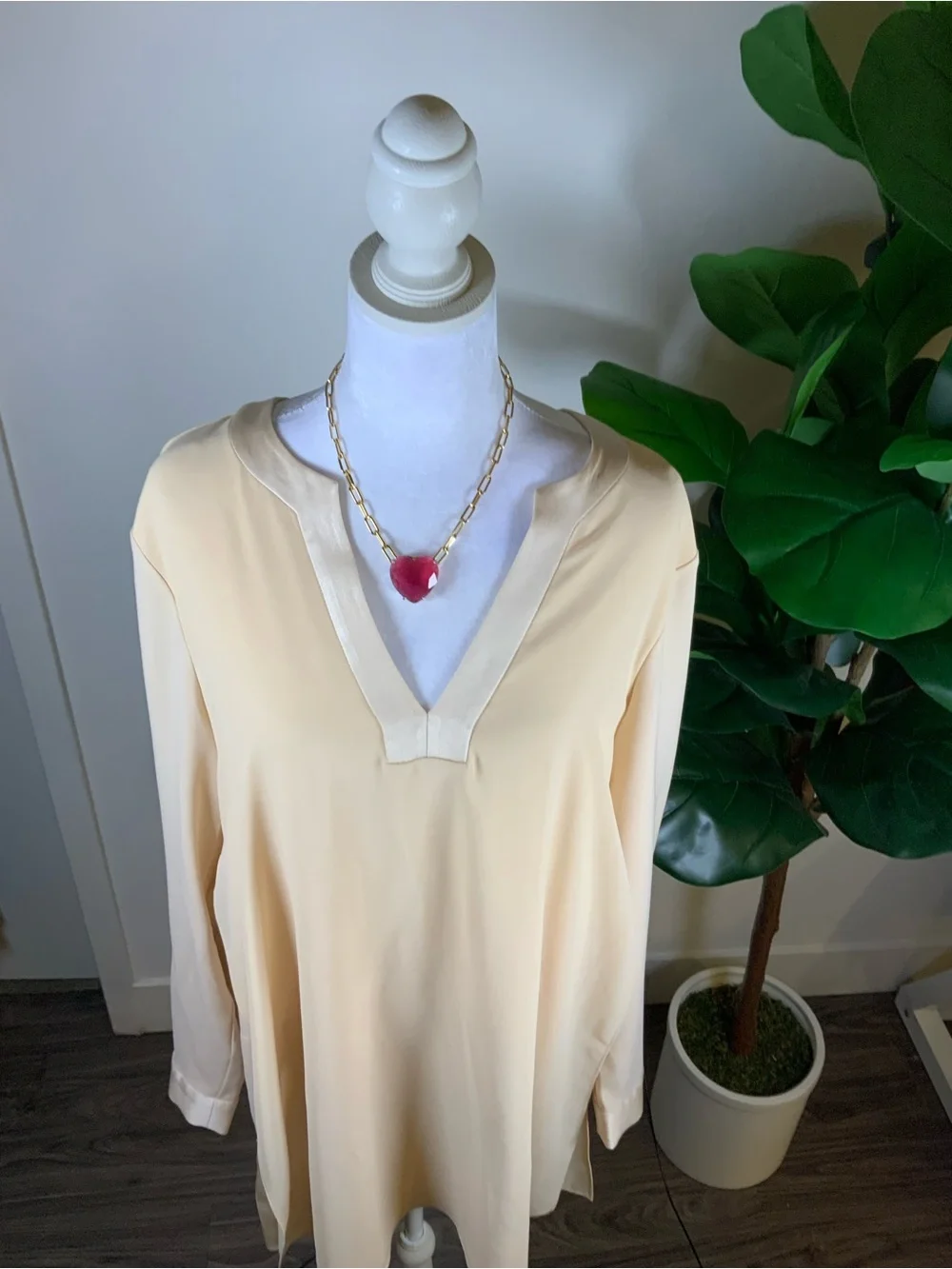 BCBGMaxAzria Cream Long-Sleeve V-Neck Tunic